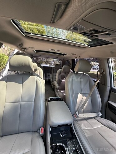 Kia Carnival-10