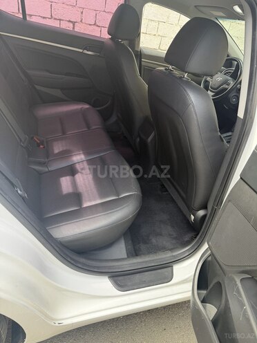 Hyundai Avante 2016, 195,485 km - 1.6 л - Bakı