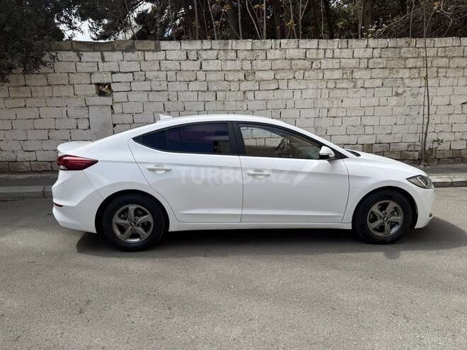 Hyundai Avante 2016, 195,485 km - 1.6 л - Bakı