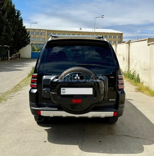 Mitsubishi Pajero-2