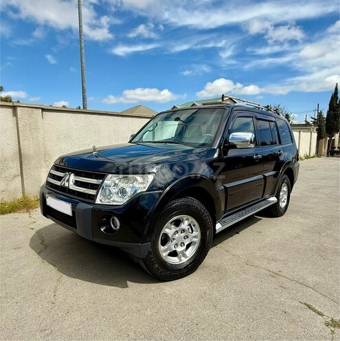 Mitsubishi Pajero-6