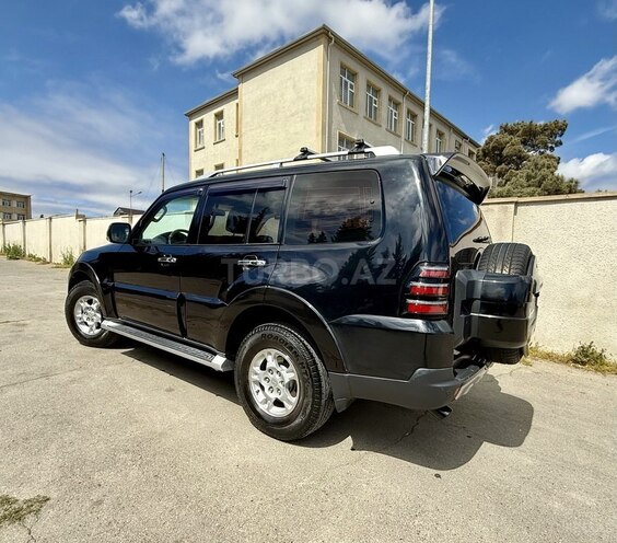 Mitsubishi Pajero-5