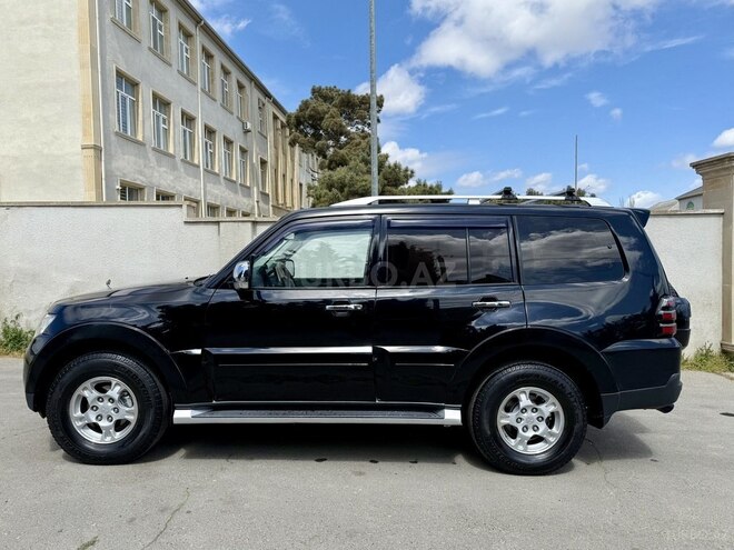 Mitsubishi Pajero-7
