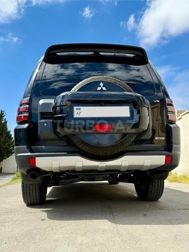 Mitsubishi Pajero-8