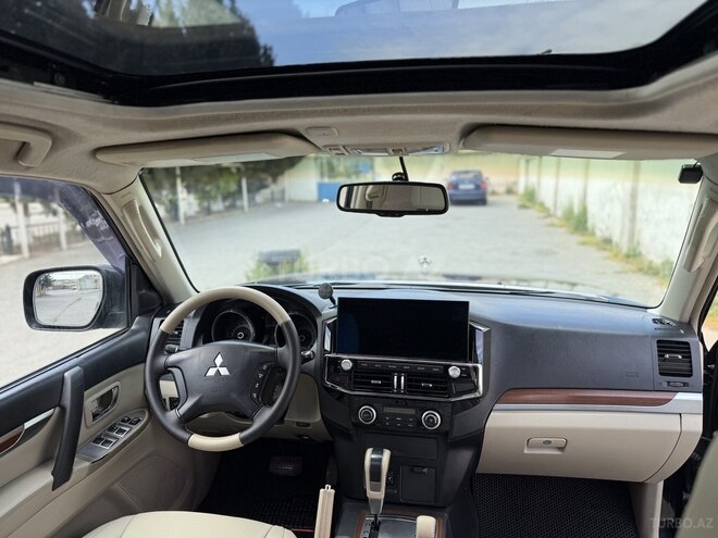 Mitsubishi Pajero-11