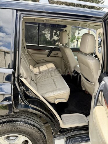 Mitsubishi Pajero-15