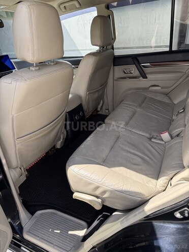 Mitsubishi Pajero-16