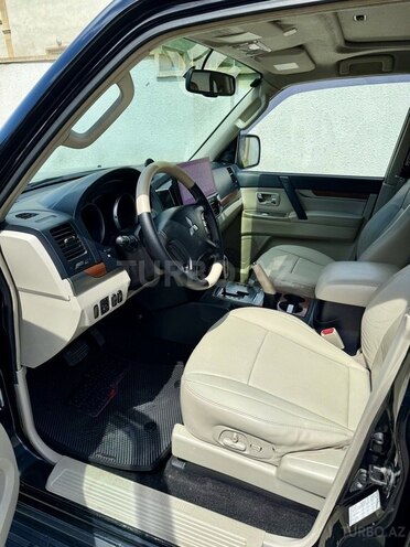 Mitsubishi Pajero-13