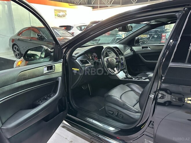 Hyundai Sonata-12