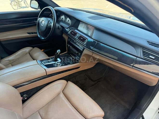 BMW 750 2009, 242,400 km - 4.4 l - Bakı