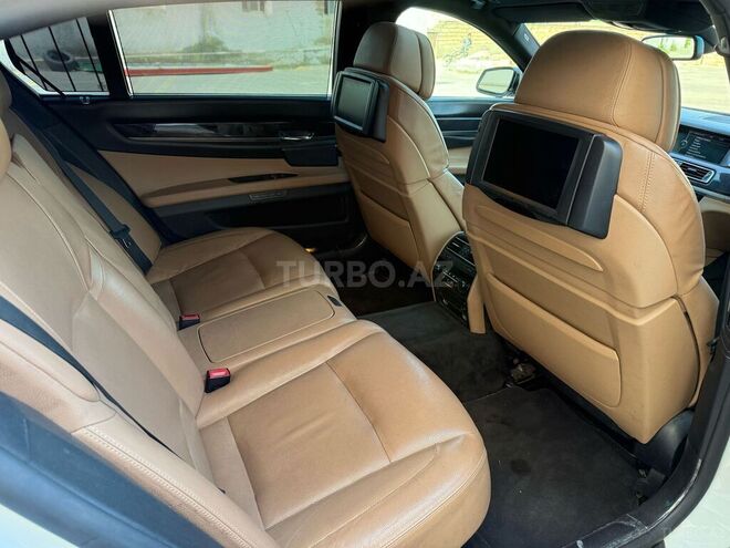 BMW 750 2009, 242,400 km - 4.4 l - Bakı