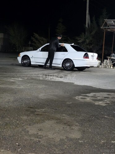 Mercedes C 230 1999, 370,149 km - 2.3 l - Beyləqan
