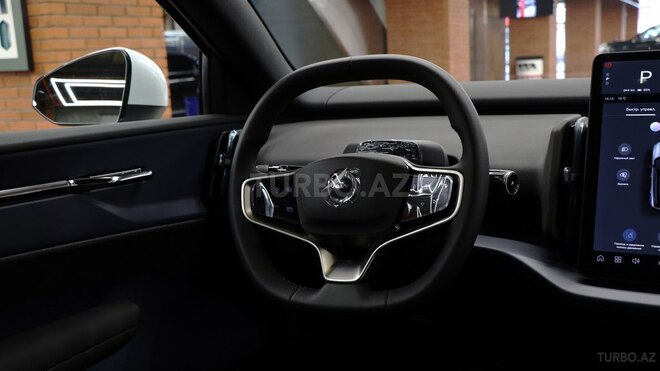 Volvo EX30-16