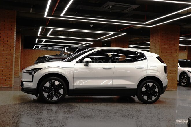 Volvo EX30-4