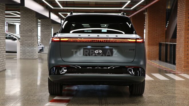 XPeng G9-9