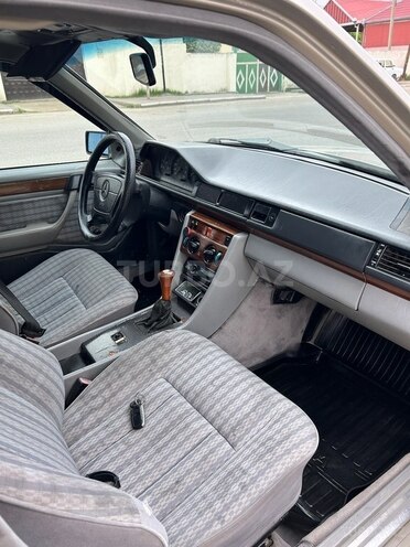 Mercedes E 250 1990, 547,542 km - 2.5 l - Tovuz