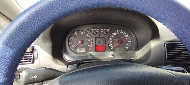 Volkswagen Golf 2001, 366,220 km - 1.6 l - Bakı