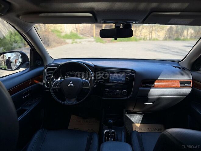 Mitsubishi Outlander-11