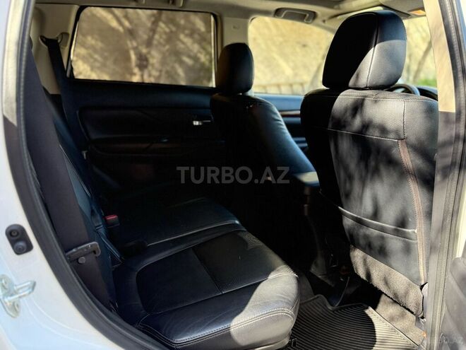 Mitsubishi Outlander-14