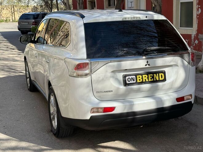 Mitsubishi Outlander-8