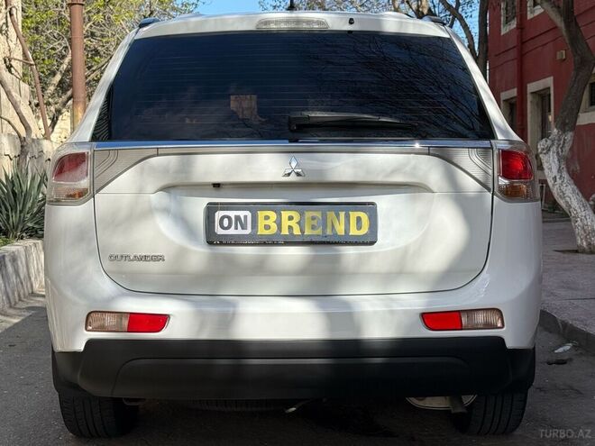 Mitsubishi Outlander-10