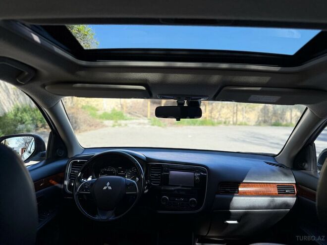 Mitsubishi Outlander-12