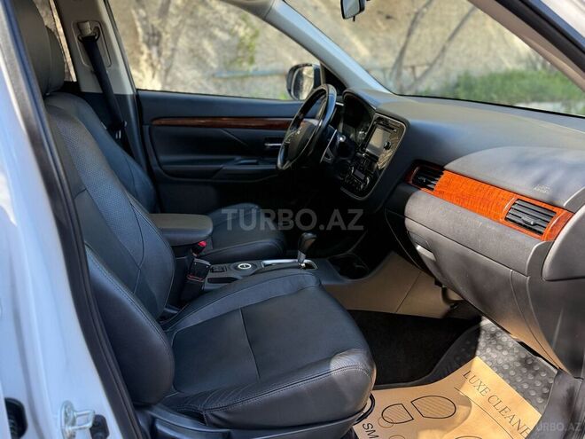 Mitsubishi Outlander-15