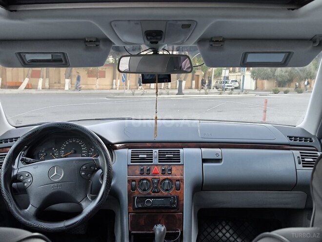 Mercedes E 240 1999, 318,000 km - 2.4 l - Yevlax
