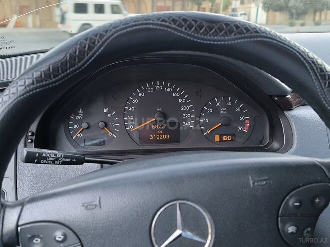 Mercedes E 240 1999, 318,000 km - 2.4 l - Yevlax