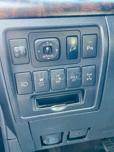 Toyota Land Cruiser 2013, 143,687 km - 5.7 l - Bakı