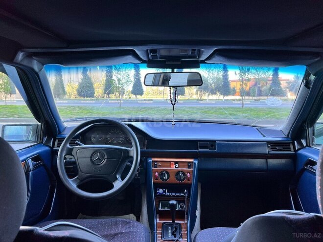 Mercedes E 250 1993, 222,220 km - 2.5 l - Sumqayıt
