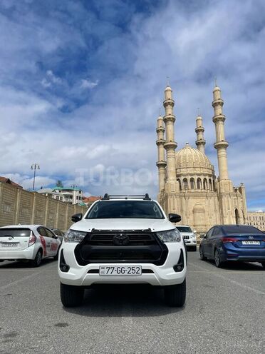 Toyota Hilux 2024, 14,000 km - 2.4 л - Bakı