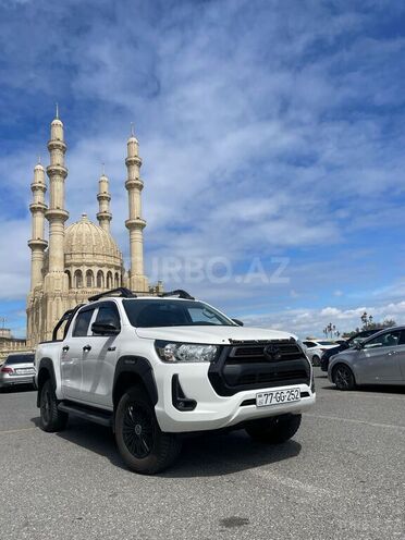 Toyota Hilux 2024, 14,000 km - 2.4 л - Bakı