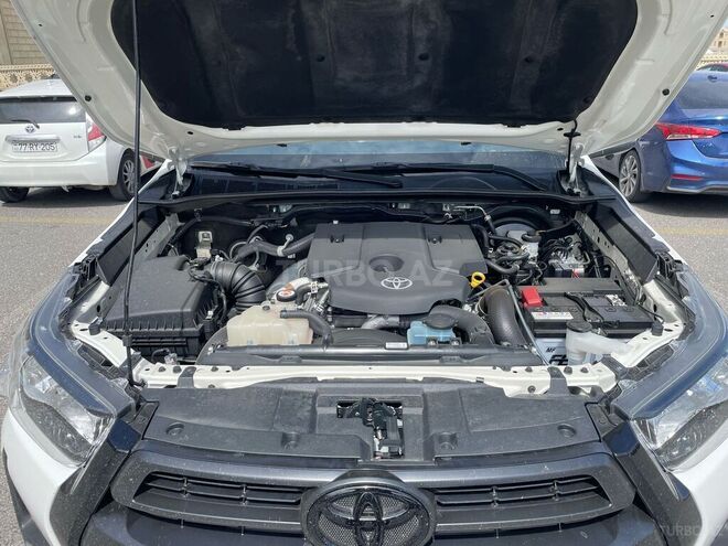 Toyota Hilux 2024, 14,000 km - 2.4 л - Bakı