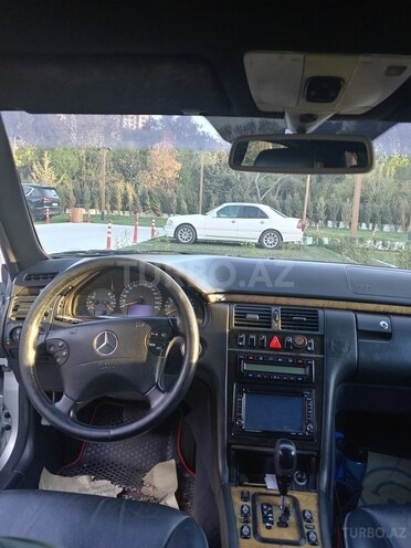 Mercedes E 240 2001, 295,000 km - 2.4 l - Bakı
