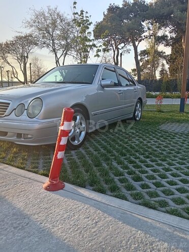 Mercedes E 240 2001, 295,000 km - 2.4 l - Bakı