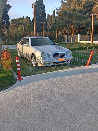 Mercedes E 240 2001, 295,000 km - 2.4 l - Bakı