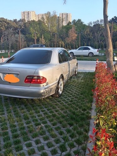 Mercedes E 240 2001, 295,000 km - 2.4 l - Bakı