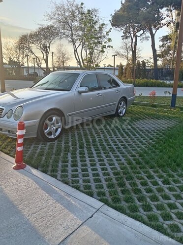 Mercedes E 240 2001, 295,000 km - 2.4 l - Bakı