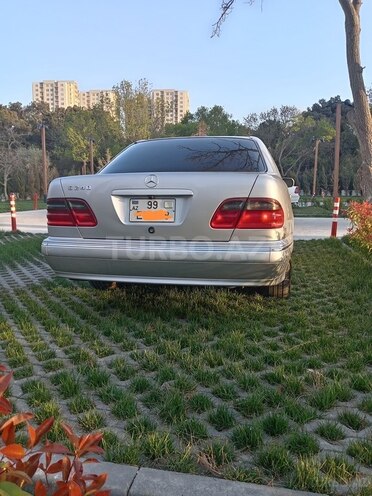 Mercedes E 240 2001, 295,000 km - 2.4 l - Bakı