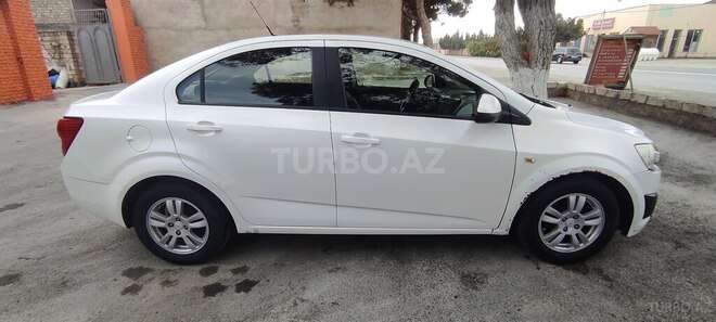 Chevrolet Aveo-5