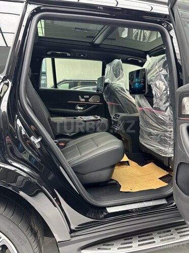 Mercedes GLS 580 4MATIC-27