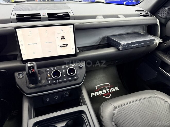 Land Rover Defender-6