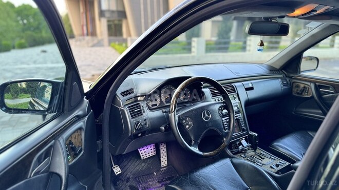 Mercedes E 270 2000, 247,000 km - 2.7 l - Bərdə