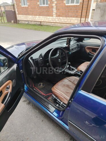 BMW 320 1992, 250,943 km - 2.0 l - Zaqatala
