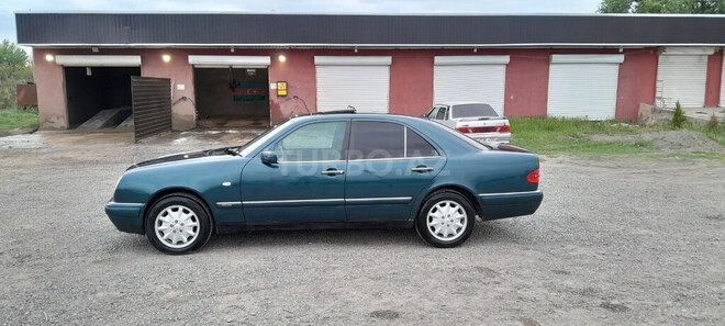Mercedes E 220 d 1999, 468,000 km - 2.2 l - Saatlı
