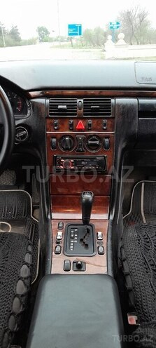 Mercedes E 220 d 1999, 468,000 km - 2.2 l - Saatlı