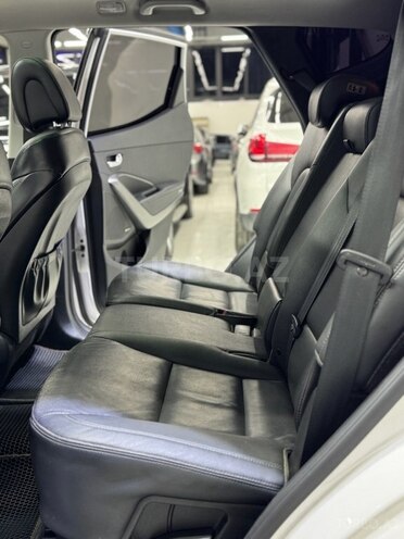 Hyundai Santa Fe-18
