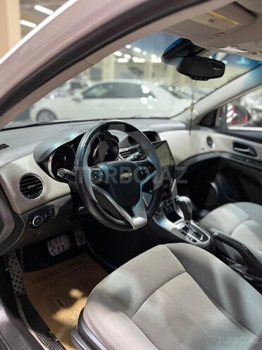 Chevrolet Cruze-13