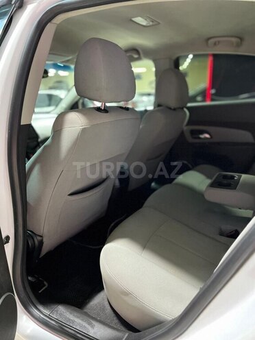 Chevrolet Cruze-19
